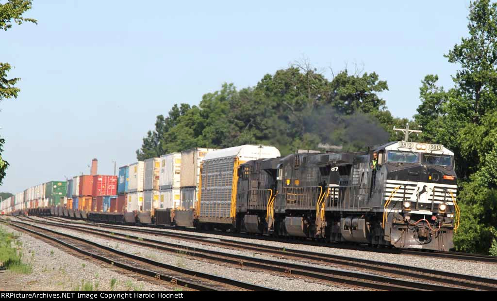 NS 9813 leads train 214 northbound